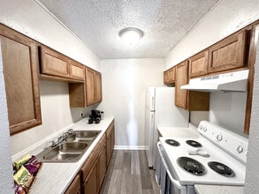 The Residences at Glen Oaks in Jackson, MS - Foto de edificio - Building Photo