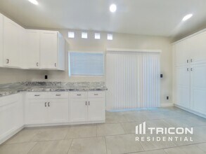 4007 E Apollo Rd in Phoenix, AZ - Building Photo - Building Photo