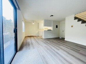 112 S St Andrews Pl, Unit 4 in Los Angeles, CA - Building Photo - Building Photo