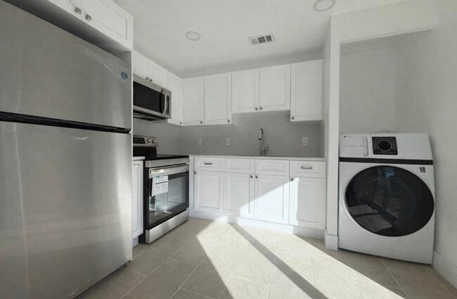 736 Neil Rd in West Palm Beach, FL - Building Photo - Building Photo