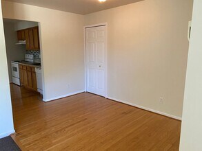 38584 Meadowdale St in Clinton Township, MI - Building Photo - Building Photo