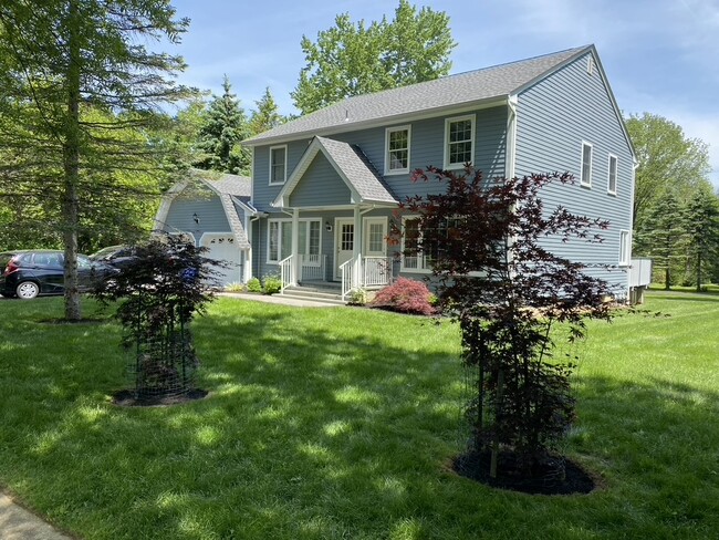 5 Dean Rd in Mendham, NJ - Foto de edificio - Building Photo