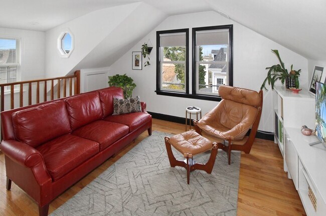 342 Spring St, Unit 3