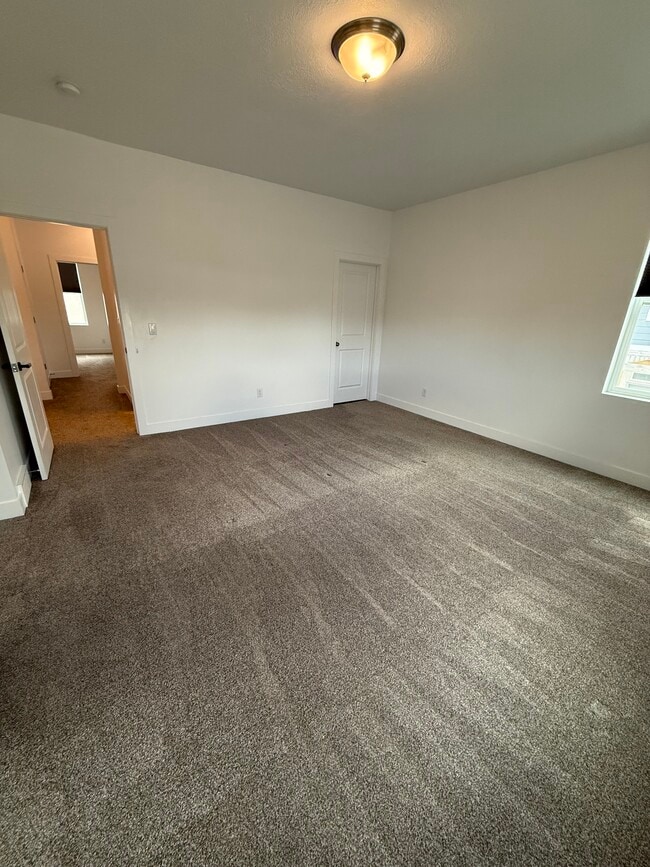 5427 W Ranches Loop Rd in West Jordan, UT - Building Photo - Building Photo