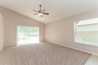 1050 Bluegrass Dr in Groveland, FL - Building Photo - Building Photo