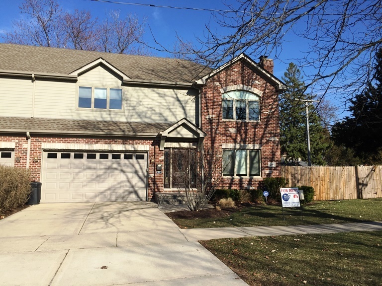 219 W Quincy St in Westmont, IL - Building Photo