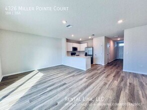 4326 Miller Pointe Ct in Bradenton, FL - Foto de edificio - Building Photo