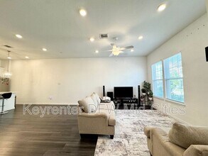 9927 Tolbert St in Irving, TX - Building Photo - Building Photo