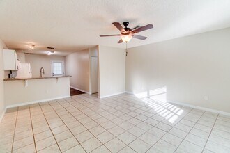 438 Jennifer Ln in Eustis, FL - Building Photo - Building Photo