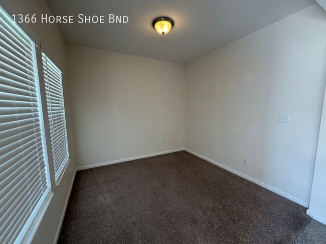 1366 Horse Shoe Bnd in Greenwood, IN - Building Photo - Building Photo