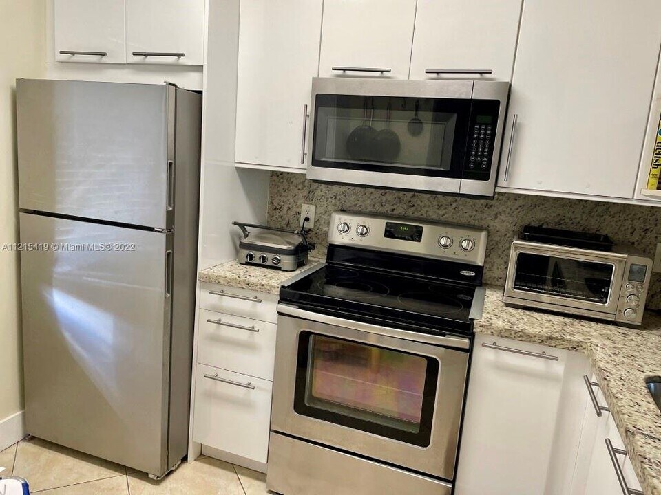 10003 Winding Lake Rd in Sunrise, FL - Building Photo