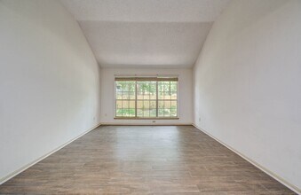 35 Cottage Grove Pl in Spring, TX - Building Photo - Building Photo