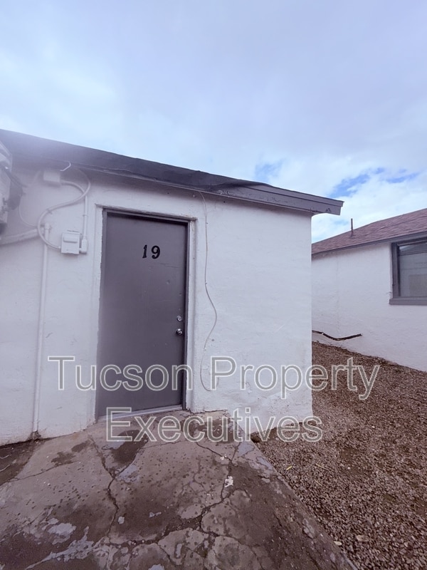 property at 234 E 32nd St