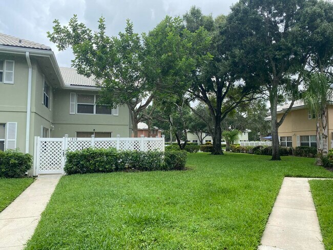 1919 Stratford Way in West Palm Beach, FL - Building Photo - Building Photo