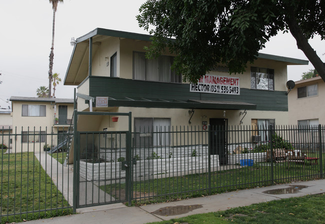 3534 Lou Ella Ln in Riverside, CA - Foto de edificio - Building Photo