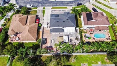 352 Radisson Pl in Oviedo, FL - Foto de edificio - Building Photo
