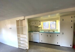 108 Central St in Hudson, NH - Building Photo - Building Photo