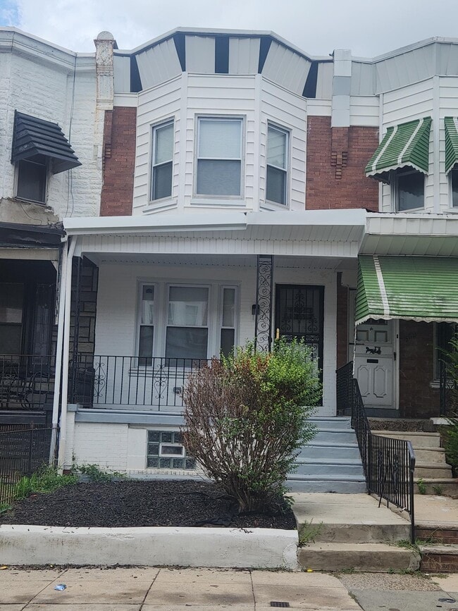 property at 328 N Redfield St