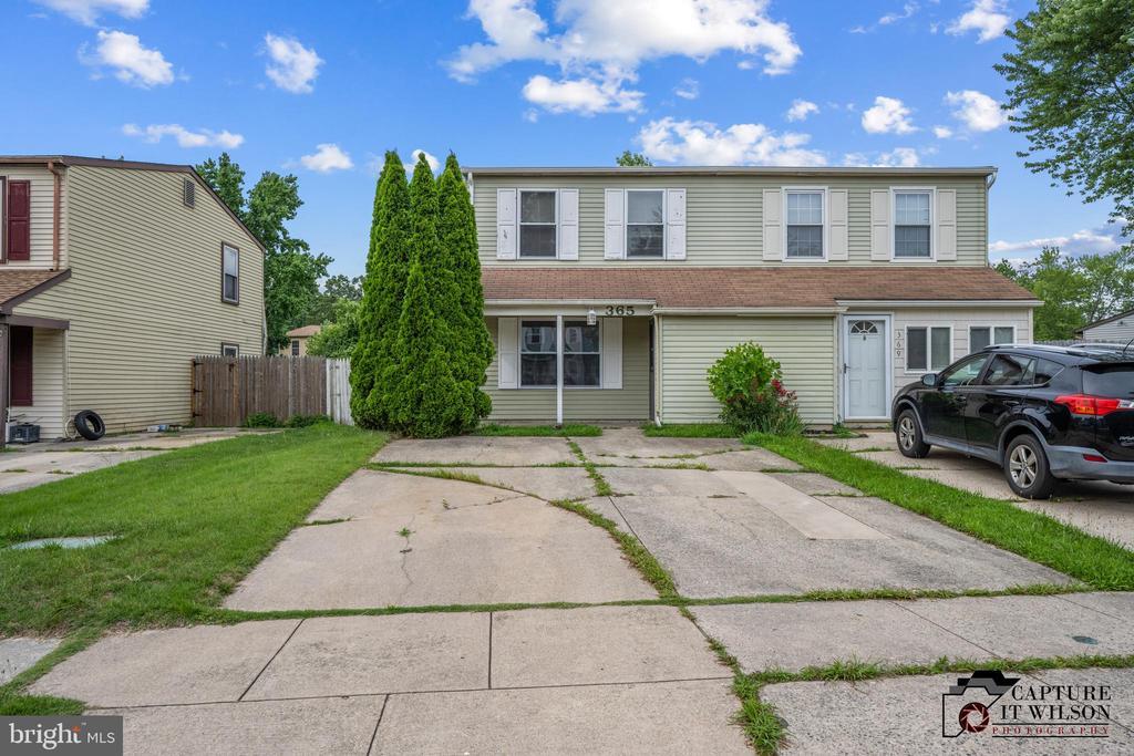 365 Aldeberan Dr in Washington Township, NJ - Foto de edificio
