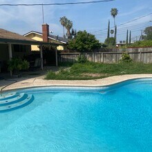 624 E Myrtle Ave in Visalia, CA - Building Photo - Building Photo