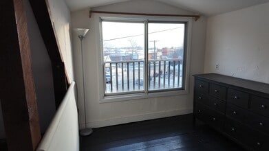 2 Cross St, Unit 2 in Gloucester, MA - Building Photo - Building Photo