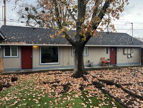 405 W 12th St in Medford, OR - Foto de edificio - Building Photo