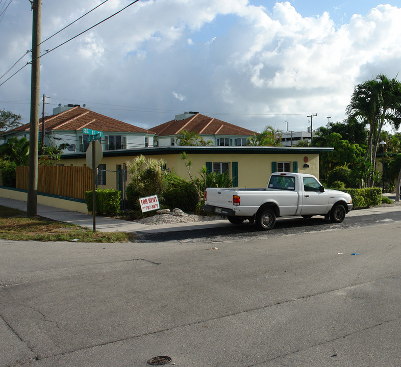 415 SE 11th Ct in Fort Lauderdale, FL - Building Photo