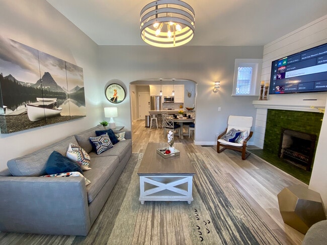 249 S Douglas St, Unit 1