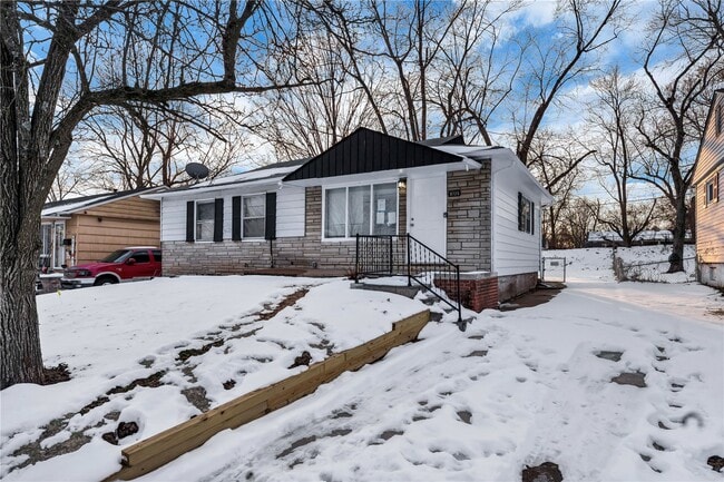 9725 Medford Dr in St. Louis, MO - Building Photo - Building Photo