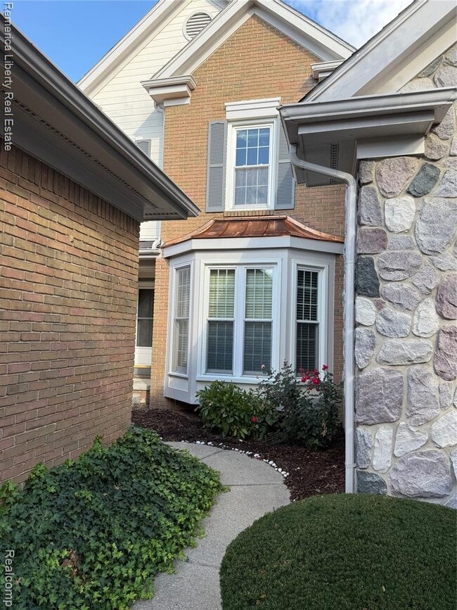 39484 Village Run Dr in Northville, MI - Building Photo - Building Photo