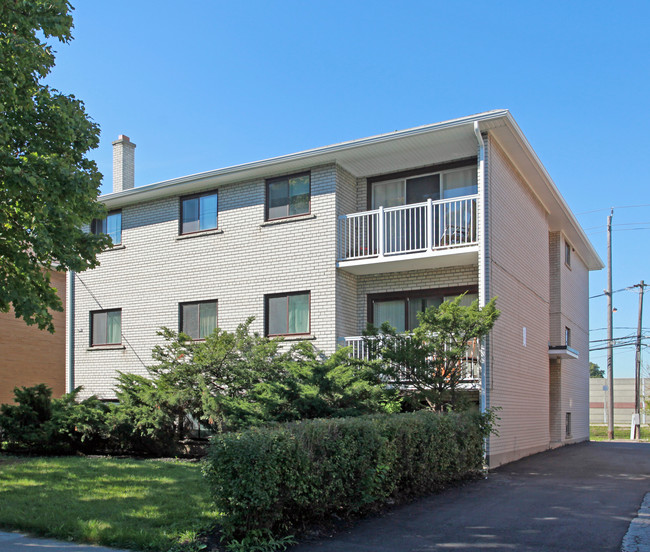 60 Rabbit Ln in Toronto, ON - Building Photo - Primary Photo