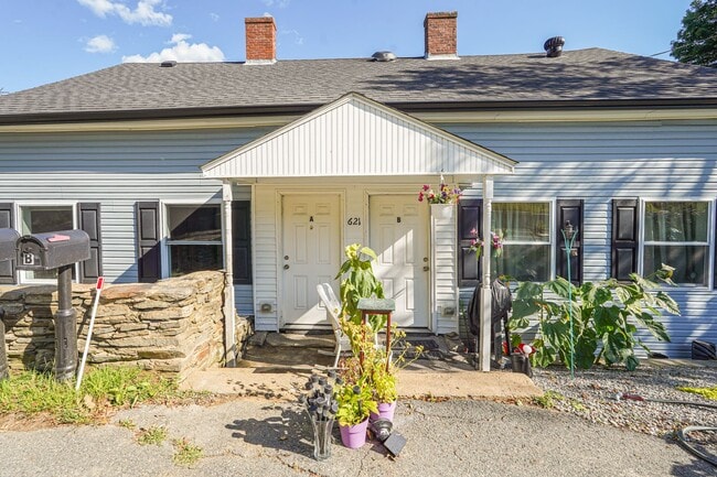 621 Main St in Sturbridge, MA - Building Photo - Building Photo