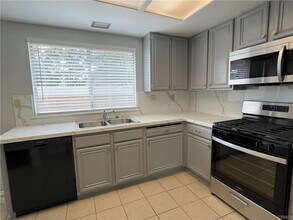 44017 Kirkland Ave in Lancaster, CA - Building Photo - Building Photo