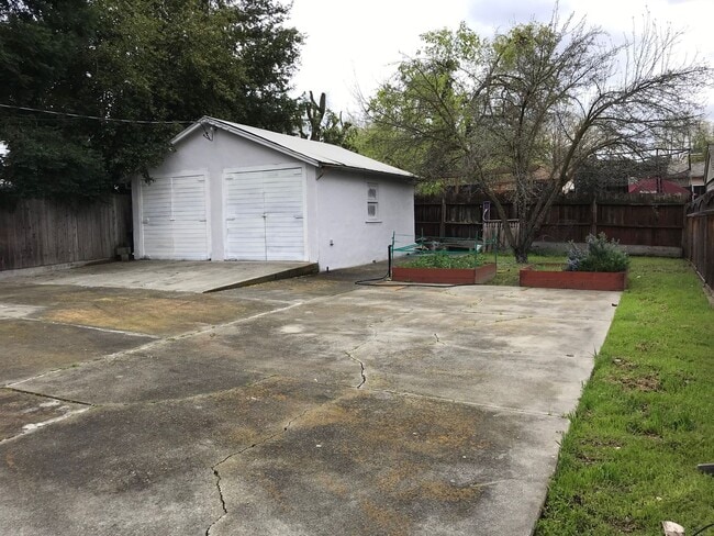 335 E Angela St in Pleasanton, CA - Building Photo - Building Photo
