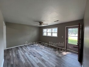 300 NW 63rd St in Kansas City, MO - Building Photo - Building Photo