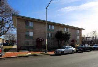 Kentucky Courts Apartments in Washington, DC - Building Photo - Building Photo
