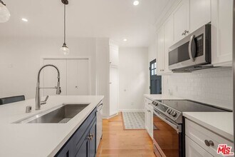 2494 Loy Ln in Los Angeles, CA - Building Photo - Building Photo