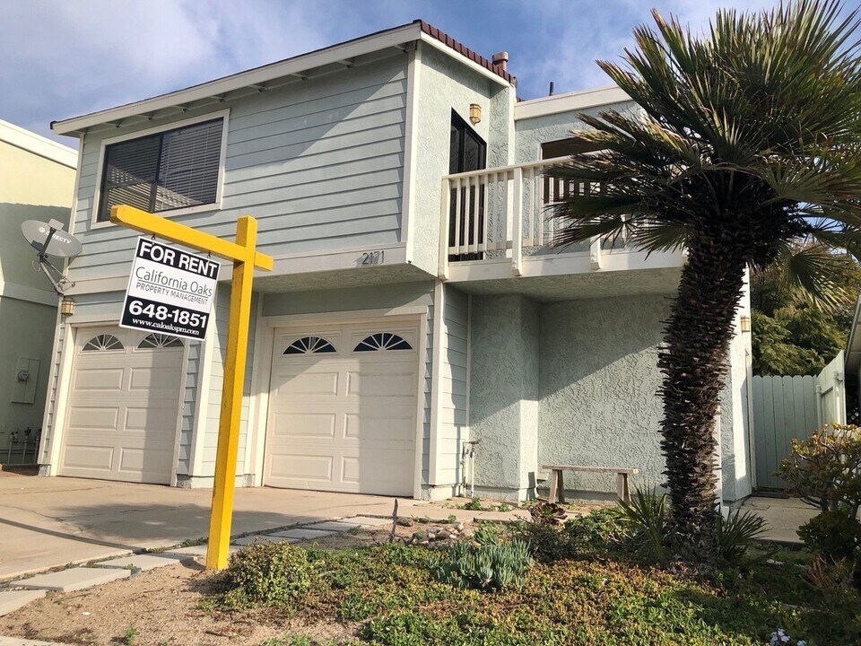 2171 Monmouth Dr in Ventura, CA - Building Photo