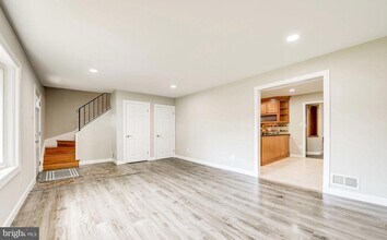 4005 Lees Corner Rd in Chantilly, VA - Building Photo - Building Photo