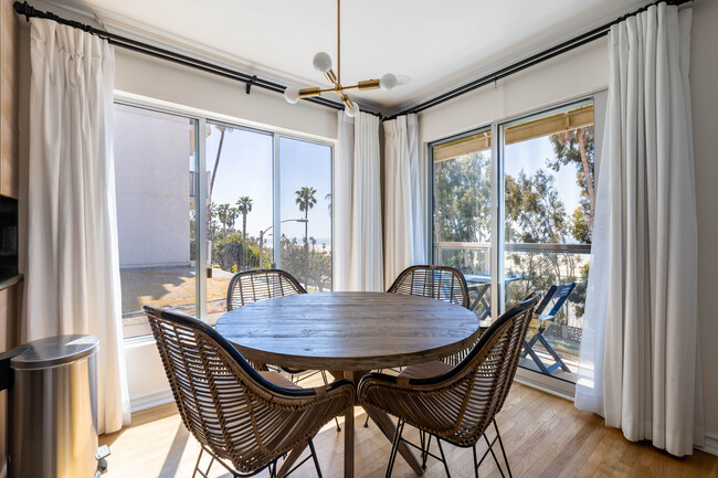 Ocean Condos in Santa Monica, CA - Foto de edificio - Building Photo