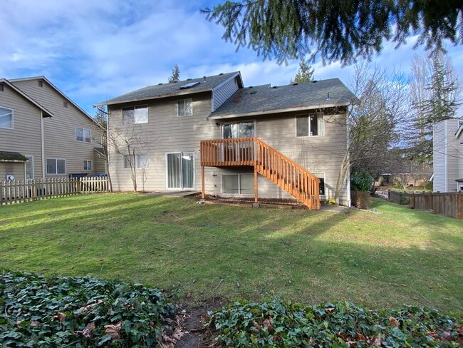 12129 NE 107th St in Kirkland, WA - Building Photo - Building Photo