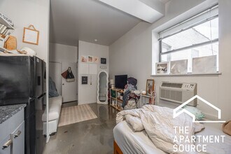 1134 W Wilson Ave, Unit 207 in Chicago, IL - Building Photo - Building Photo