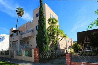 6100 Afton Pl in Los Angeles, CA - Building Photo - Building Photo