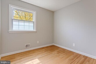 3910 Canterbury Way in Temple Hills, MD - Building Photo - Building Photo