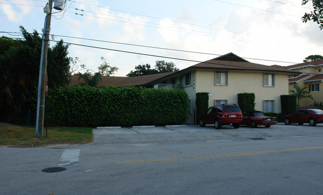 1250 Miami Rd in Fort Lauderdale, FL - Building Photo - Building Photo