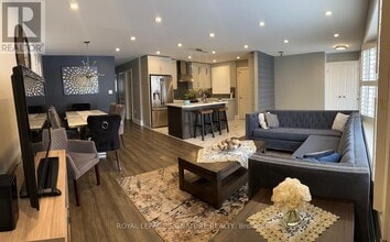 890 Maple Ave in Milton, ON - Building Photo - Building Photo