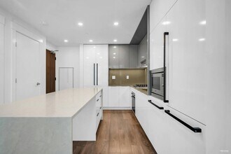 4711 Hazel St in Burnaby, BC - Building Photo - Building Photo