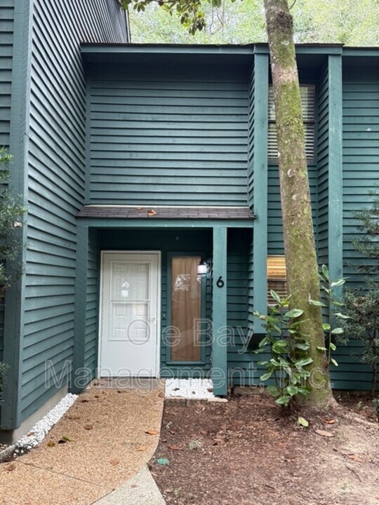 6 Summer Oaks Dr in Daphne, AL - Building Photo
