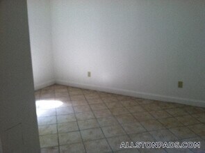 1258 Commonwealth Ave in Boston, MA - Foto de edificio - Building Photo