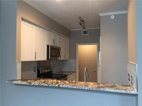 6059 Mapleshade Ln in Dallas, TX - Building Photo - Building Photo